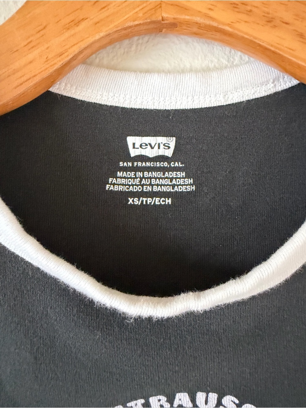Levi’s Top - Picture 3 of 7